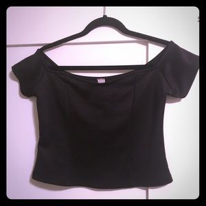 Off the shoulder, pinup, crop top!